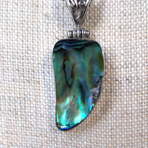 Hand Crafted Jewelry - Abalone Sterling Silver Pendant Necklace. Genuine Paua.  18"+2", Bali Style, New
